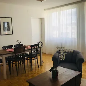 Mitten Im Achten. Zentrale In Vienna