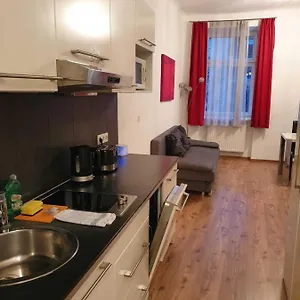 Apartment Vibrant Red I Contactless Check-in, Wien