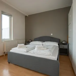 Apartment With A Private Terrace Located Right Near Belvedere Castle, 15 Minutes Away From Stephansdom, Wien