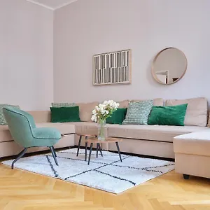 Chic - Near U3 Metro Apartament
