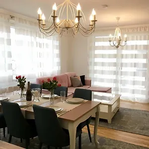 White Vintage Park View Apartament